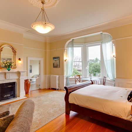 Fairholme Manor Inn Victoria Exteriör bild