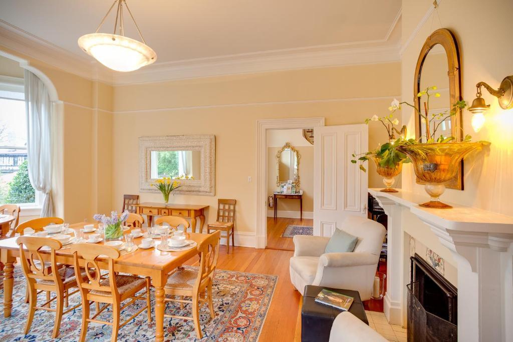 Fairholme Manor Inn Victoria Exteriör bild