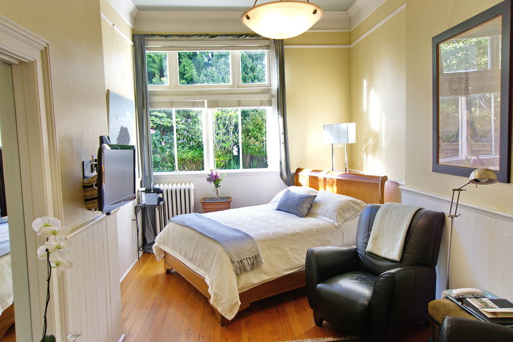 Fairholme Manor Inn Victoria Exteriör bild