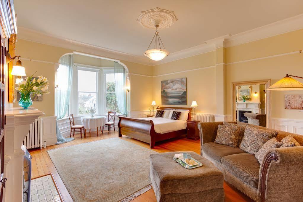 Fairholme Manor Inn Victoria Exteriör bild