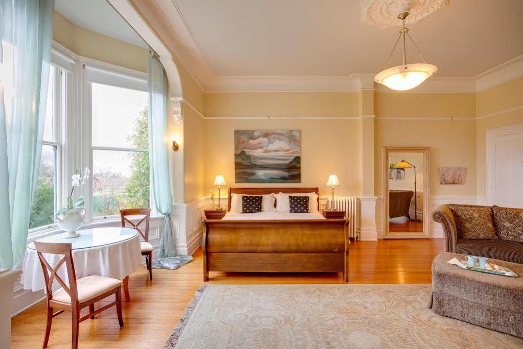 Fairholme Manor Inn Victoria Exteriör bild